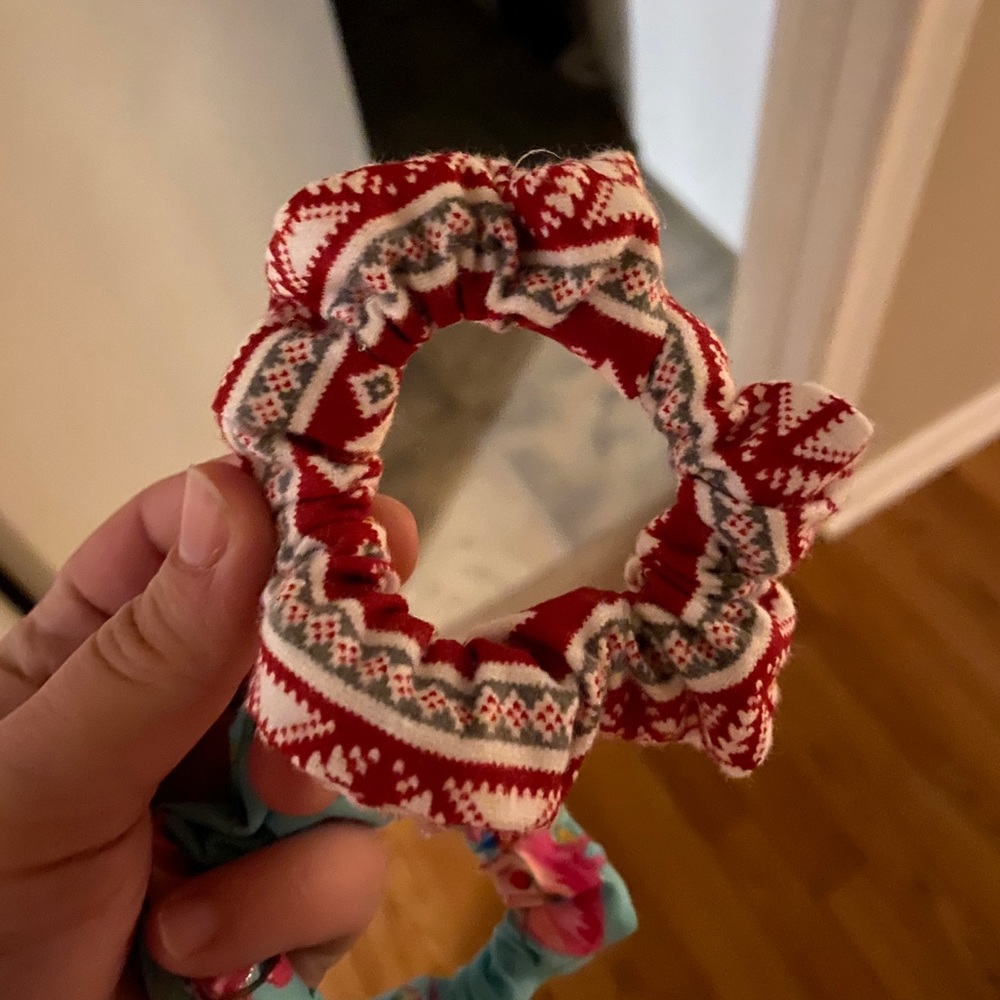Holiday scrunchie